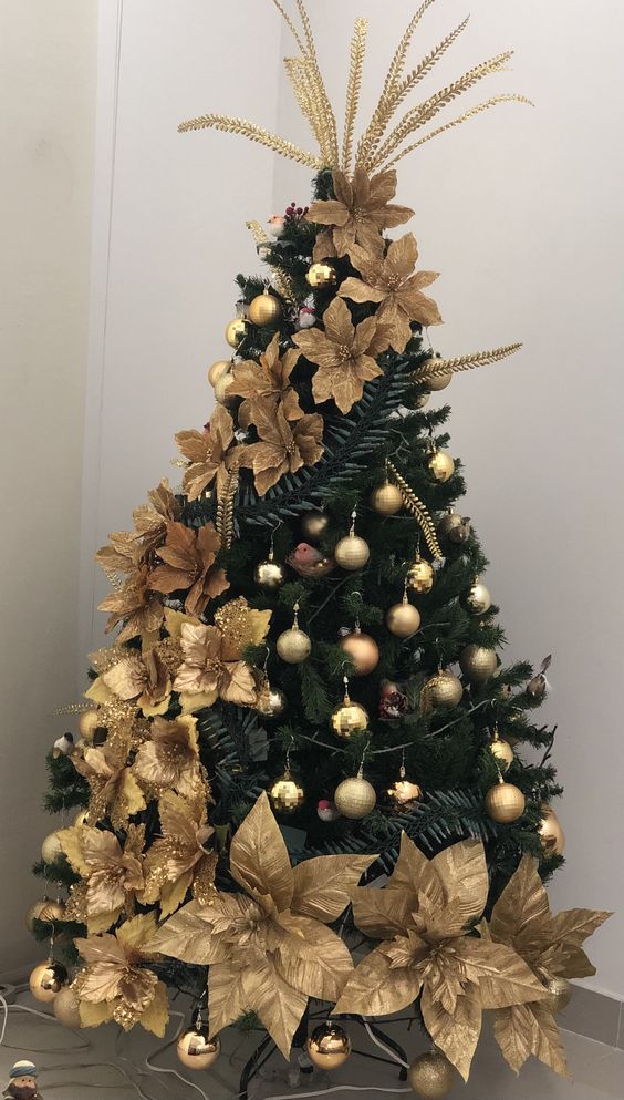 arbol de navidad decorado en dorado original